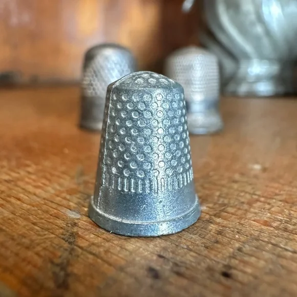 Lot of 3 Vintage SilverThimbles - Picture 3 of 5